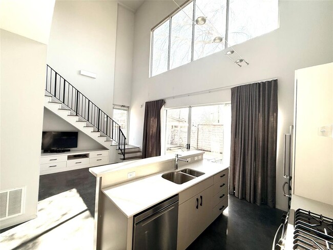 Photo - 5006 Woodrow Ave Unit B