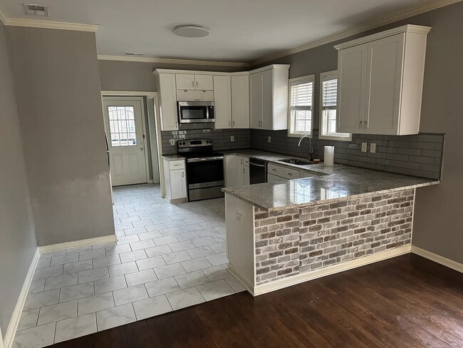 Photo - 1468 Snowden Ave