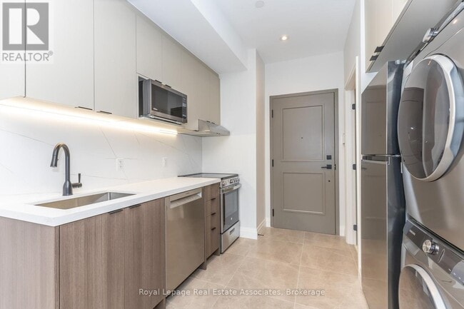 Photo - 1000 Bathurst St Unit 303