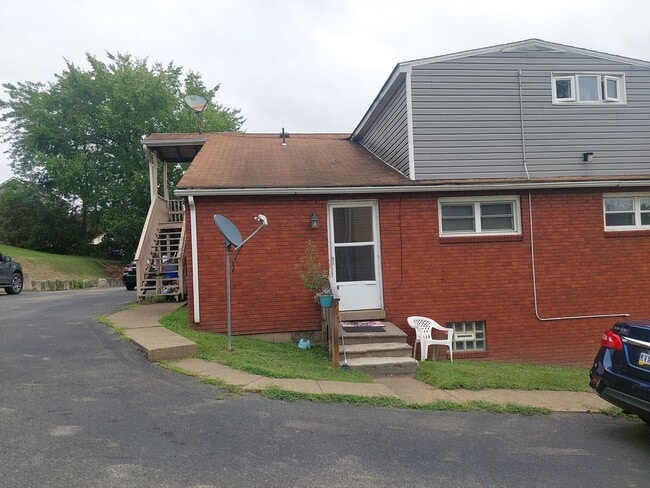 Photo - 535 New Alexandria Rd Apartments Unit 2