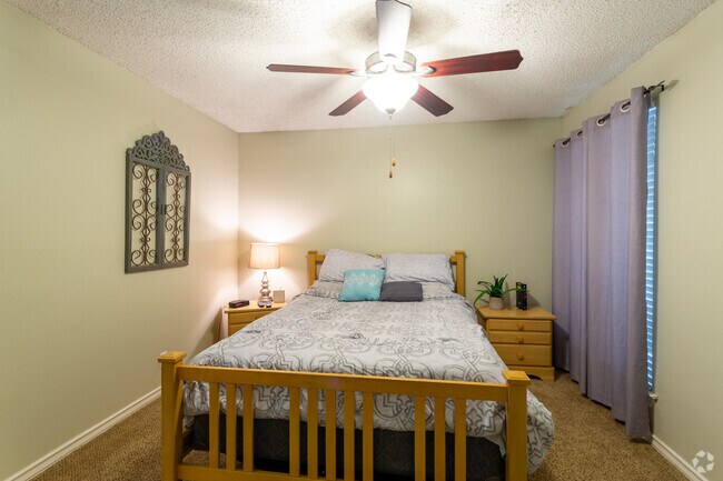 2 BR, 1 BA 1018 SF