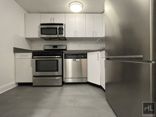 E 82 St