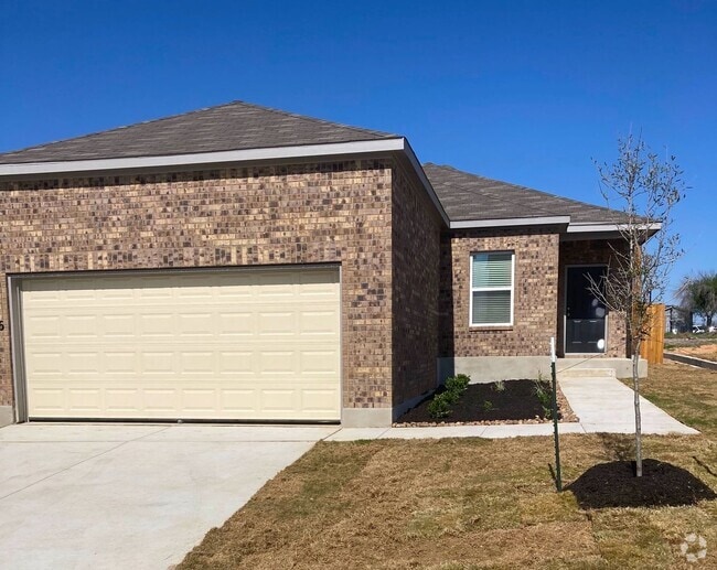 Building Photo - SPRING SPECIAL! HALF OFF FIRST MONTH'S REN... Rental