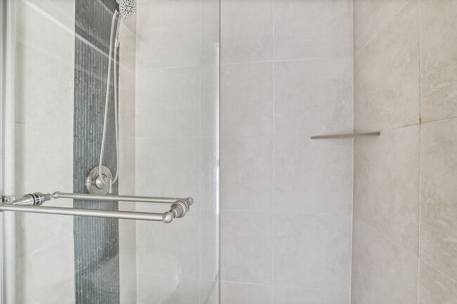 Building Photo - 1851 Hillpointe Rd