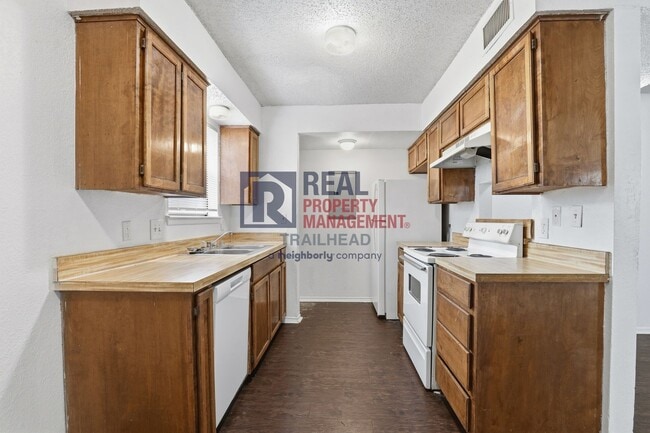 Photo - Well-Designed 2 Bedroom Townhome Near Camp Bowie Unit 200