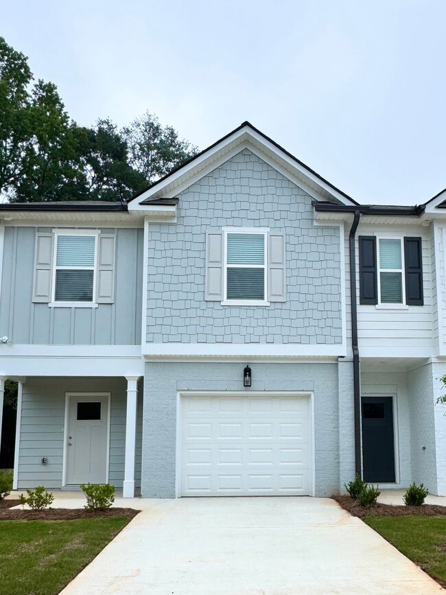 Building Photo - McCoy Street Townhomes!