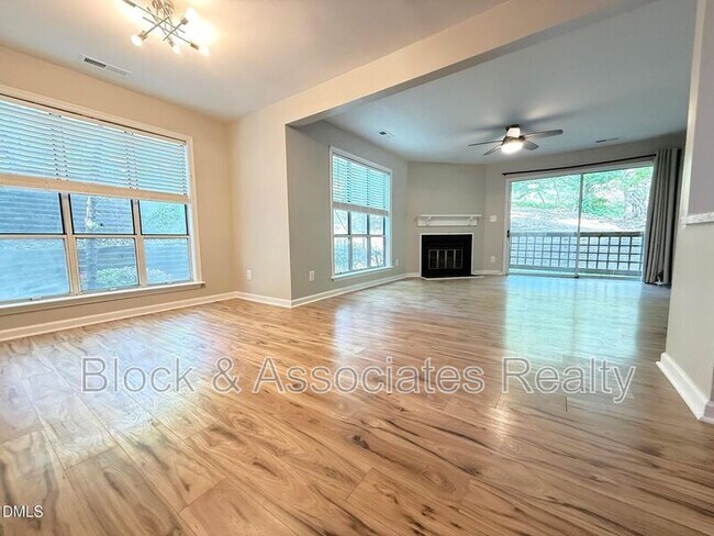Photo - 4120 Sedgewood Dr Unit #106