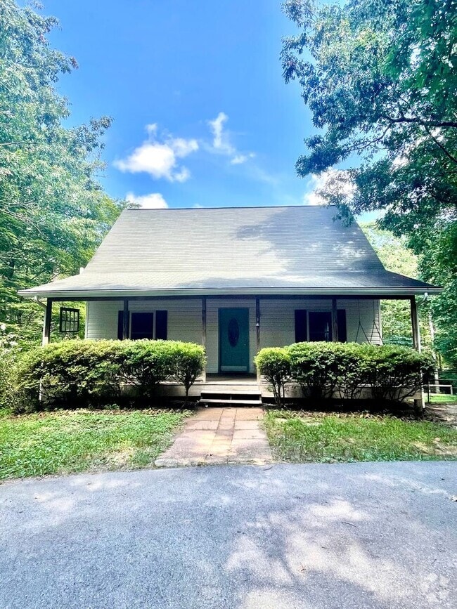 Building Photo - 3 Bed, 2.5 Bath Home For Rent in Fairview