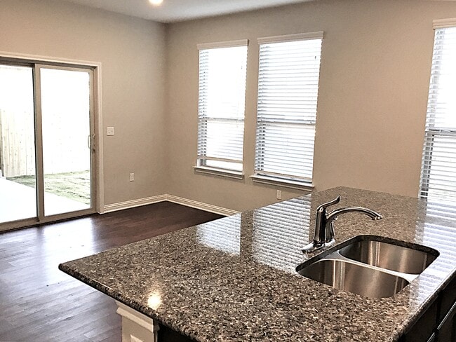 Photo - 5817 Monmarte Cove