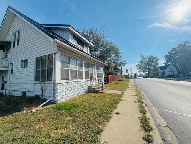 Building Photo - 215 E Winona Ave Unit A