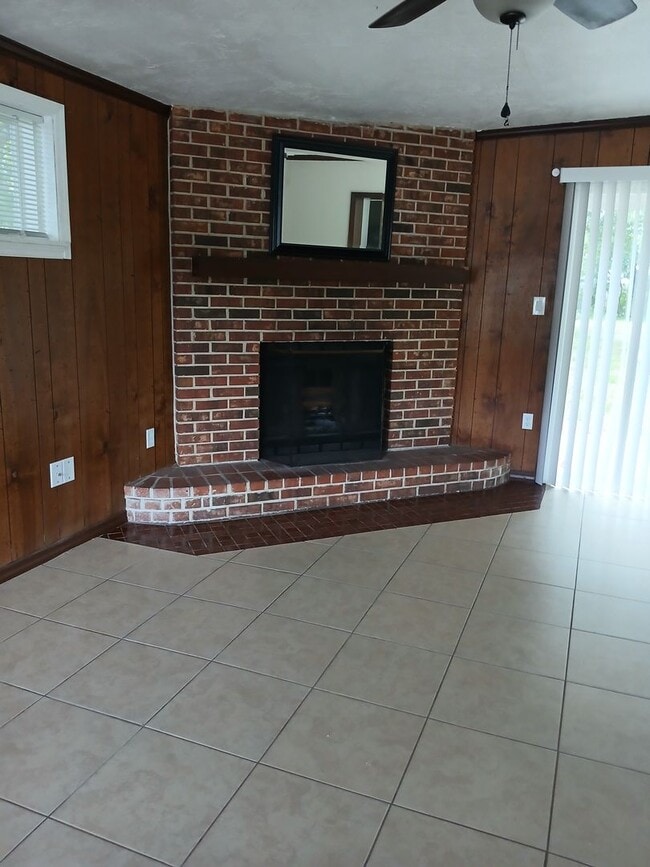 Photo - 321 E 6th St