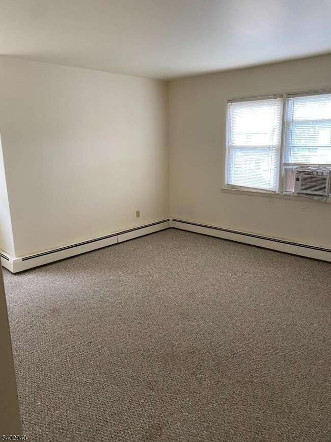 Photo - 172 Kanouse St