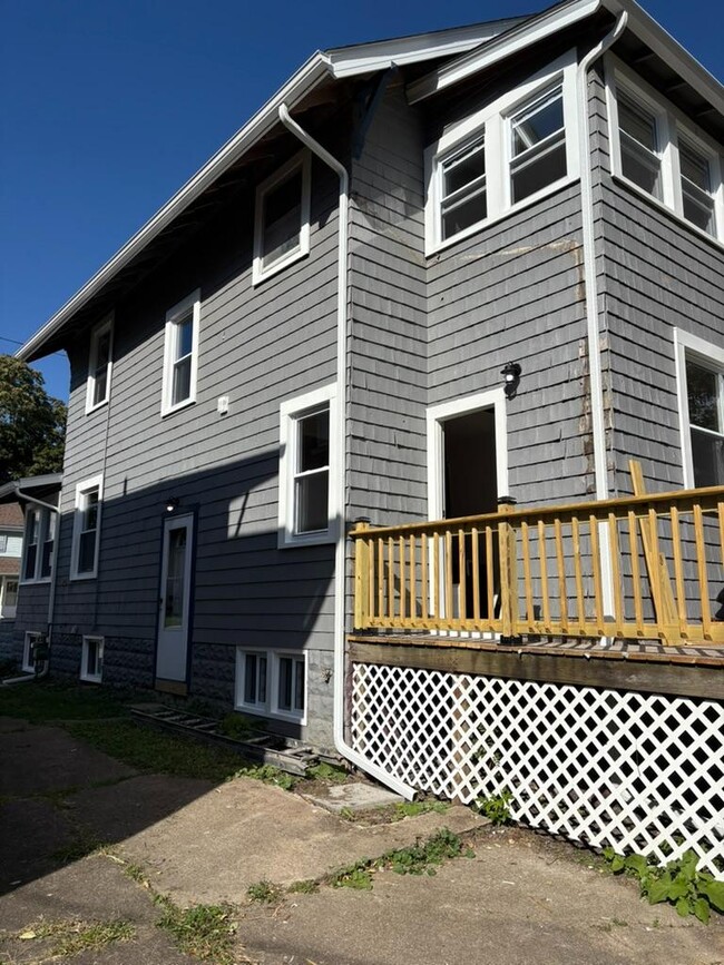 Photo - 438 Wales Rd NE