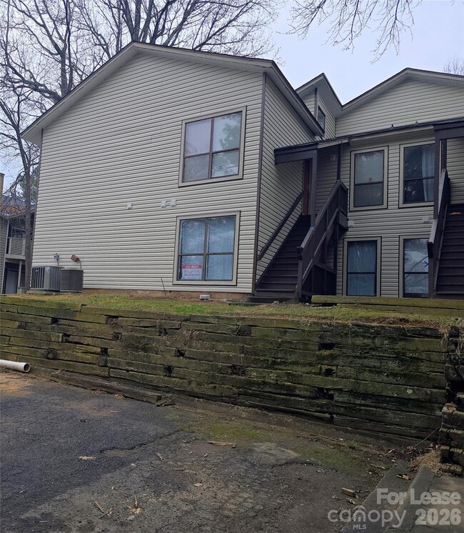 Building Photo - 4608 Sharon Chase Dr Unit C