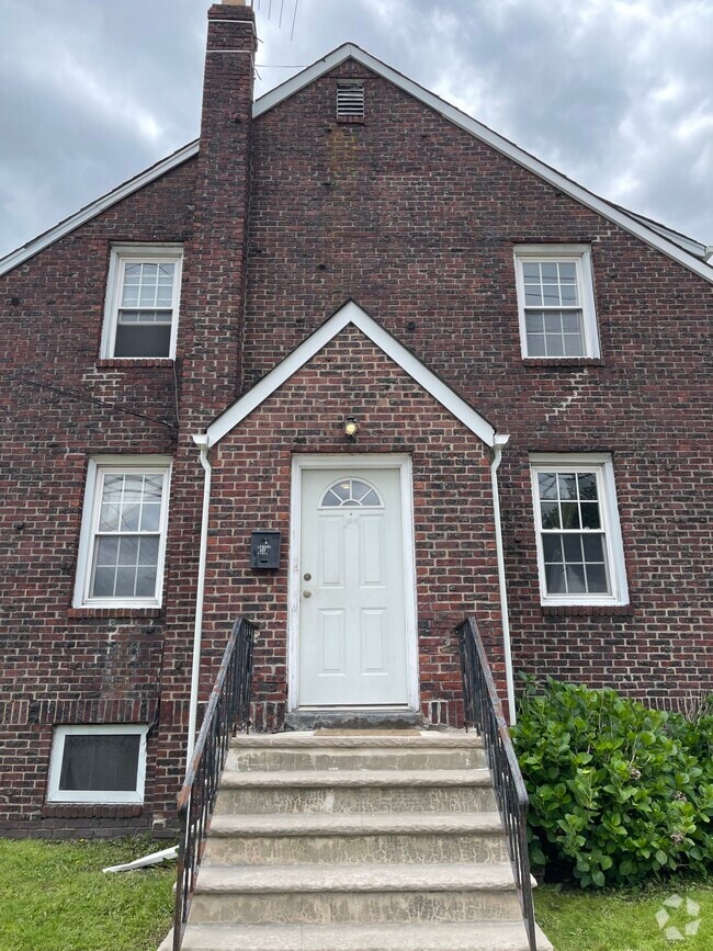 Building Photo - 450 Fern Ave Unit 2 Rental