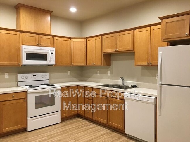 Photo - 502 SW Evergreen Ave Unit 102