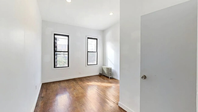 Photo - 886 Franklin Ave