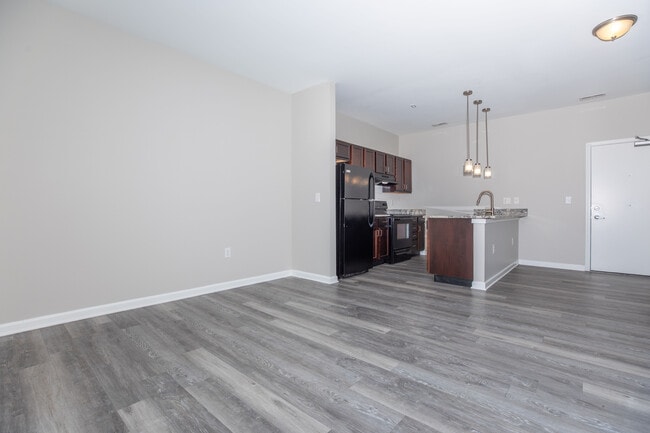 1 bed - 1 bath 705 SQFT - Madison Lofts