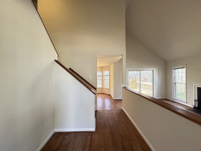 Photo - Lake Ridge Gem: Your Inviting Home Awaits!