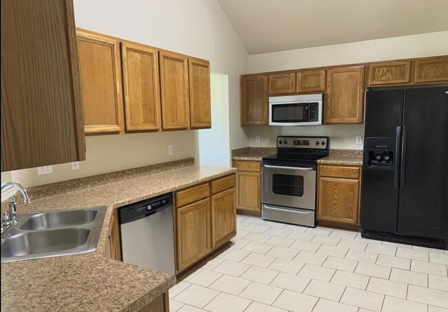 Photo - Lovely 3 bedroom 2 bath with Fireplace