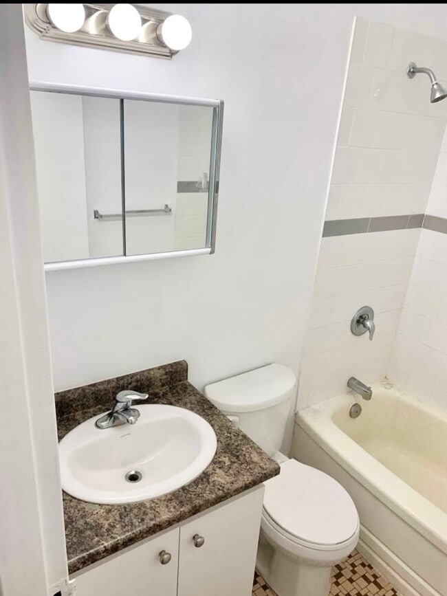 Photo - De Laurentian Apartments