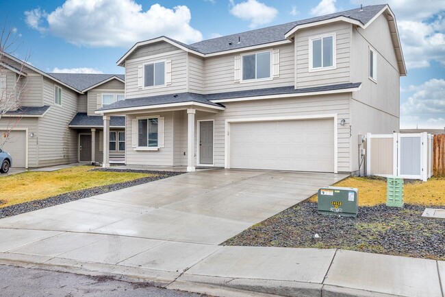 Stunning 4 bedroom home in Kennewick - Stunning 4 bedroom home in Kennewick