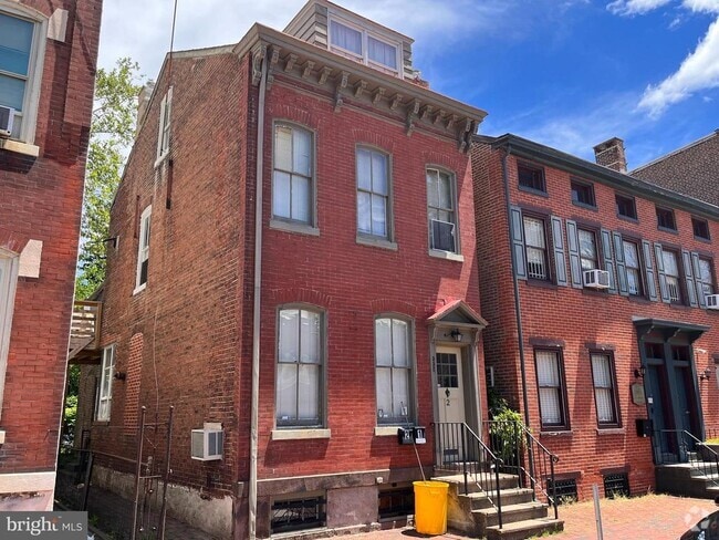 Building Photo - 332 W State St Unit 2 Rental