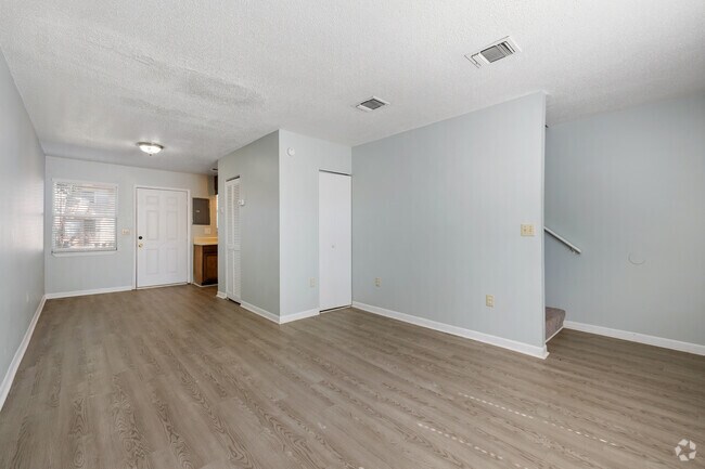 2BR, 1BA - 825SF - Classic - Dining Room/Living Room