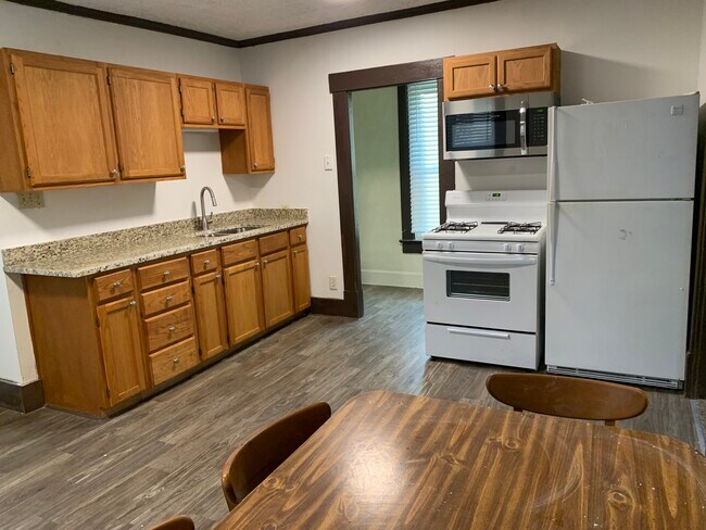 Photo - 135 E Duncan St