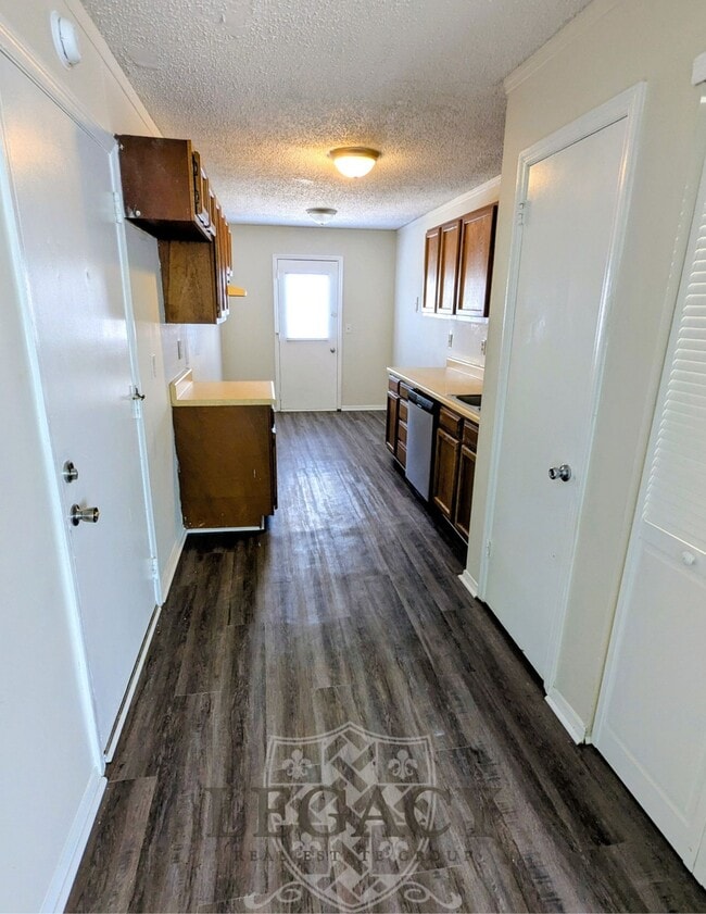 Photo - 918 Coarsey Dr