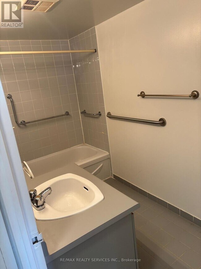 Photo - 26 Hanover Rd Unit 1006
