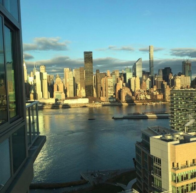 3 bedroom in Long Island City NY 11109 - 3 bedroom in Long Island City NY 11109 Unidad 31B Rental