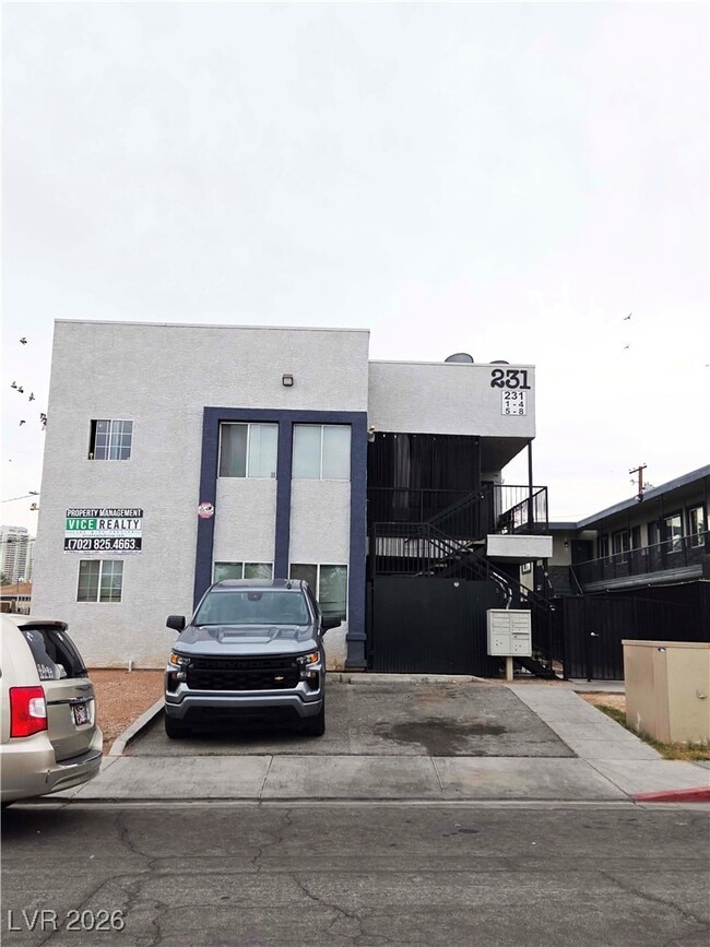 Building Photo - 231 W Philadelphia Ave Unit 2