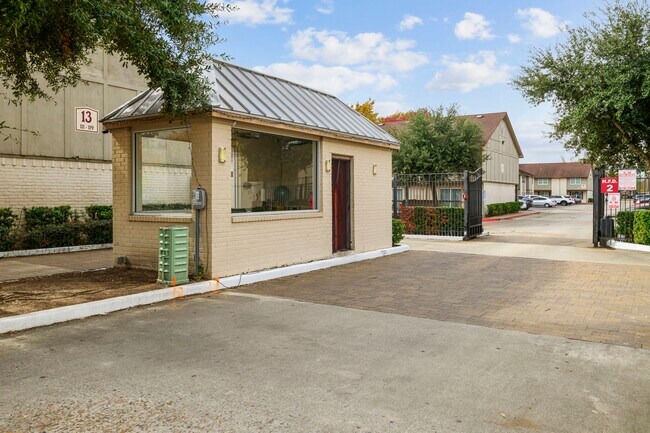 Photo - 1701 Upland Dr Unit 114