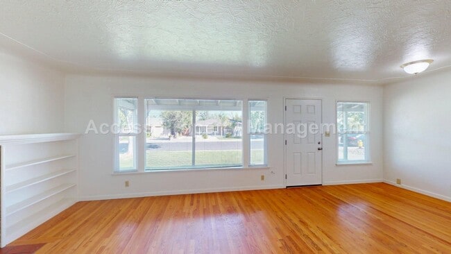 Photo - 2324 Bellamy St