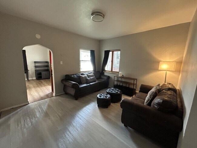 Photo - 1102 Valley St