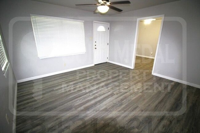 Photo - 205 E Vardeman Ave