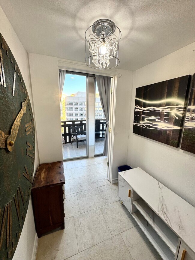 Photo - 2016 Main St Unit 1809