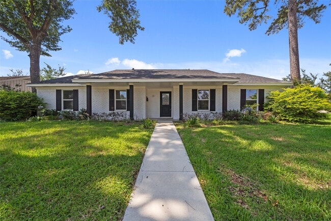 Building Photo - 5943 Greenmont Dr