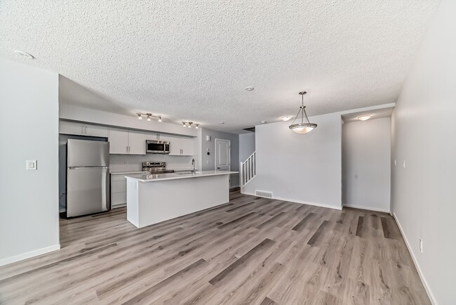 Photo - 328 Windbury Pl SW