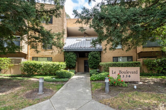 entrance - Le Boulevard Apartments