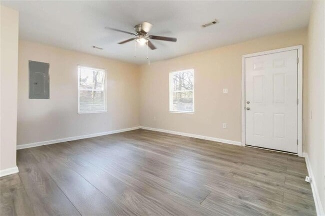 Photo - 2361 Swallow Cir SE