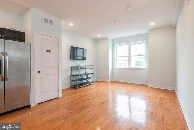 Photo - 1517 W Seybert St Unit 2