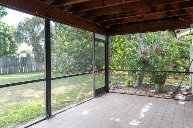 Photo - 230 SW 1st St