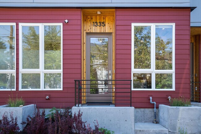 1333 E Denny Way Unidad SI FL4-ID1036021P