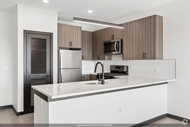 Building Photo - 132 Mallory Ave Unit 202 Rental