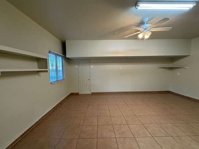 Photo - 4Bdm 2.5Ba with a Den/extra bedroom, close to I-10, Available Now!