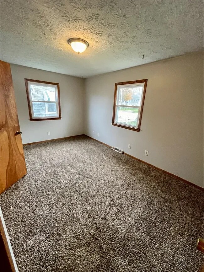 413-415 Grandview Ave