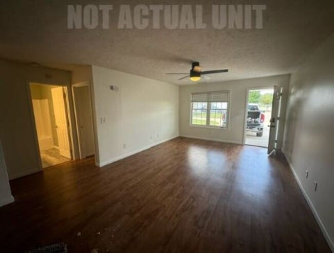 Photo - 2000 W Herrin St