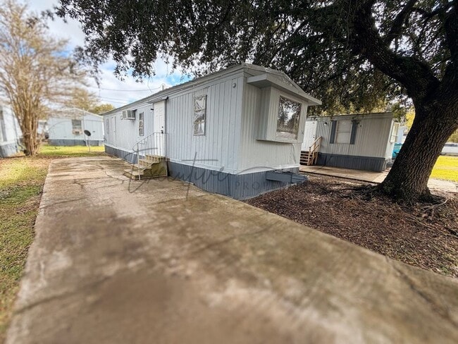 Building Photo - Affordable Sulphur 1-Bedroom with Bonus Room Unit 14